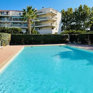  Appartement Studio De Standing Climatisé, Avec Piscine, Proche De La Mer